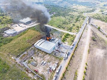 Se incendia bodega en El Marqués, cerca de Feria Ganadera de Querétaro