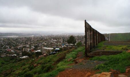 EU publica calendario para la construcción del muro de Trump