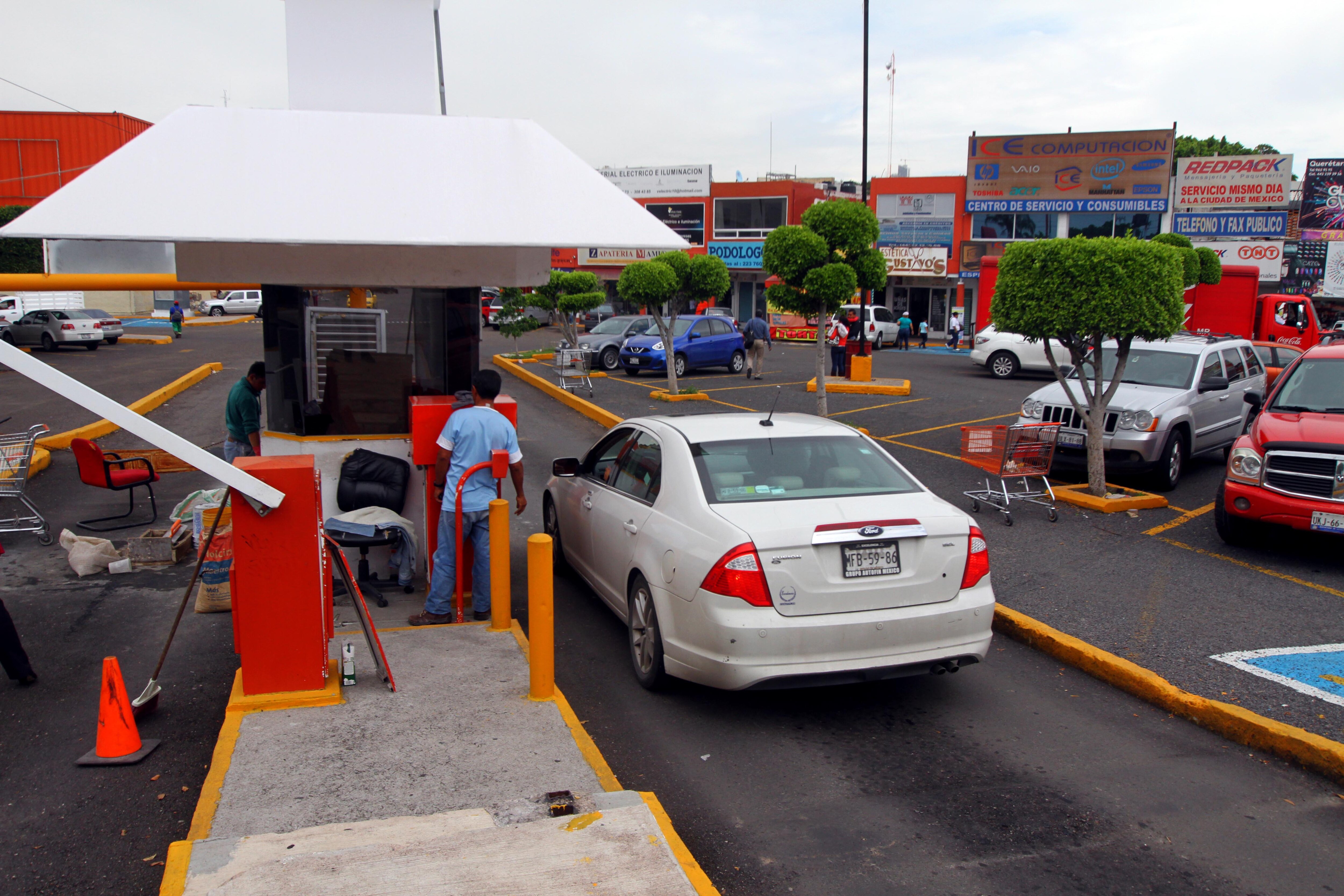 Locatarios denuncian violencia en Plaza de las Américas por medidas de operadora