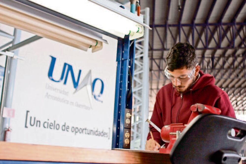 El rector de la UNAQ asegura que paulatinamente han logrado generar confianza entre las compañías aeronáuticas que operan en el estado (VICTOR PICHARDO. EL UNIVERSAL)