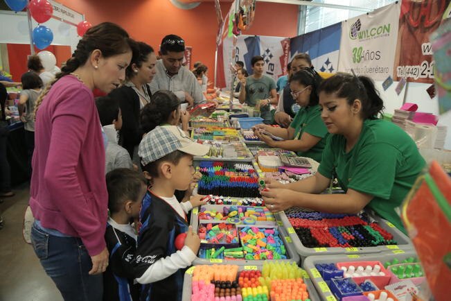 Durante el evento, que se llevó a cabo en los municipios de Querétaro y Corregidora, los padres de familia gastaron entre 350 y mil 200 pesos por niño (GONZALO IBÁÑEZ. EL UNIVERSAL)
