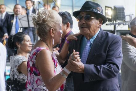 Al paso del danzón se remontan a su juventud 