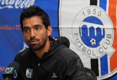 Edgar Hernández se ve bajo los tres palos