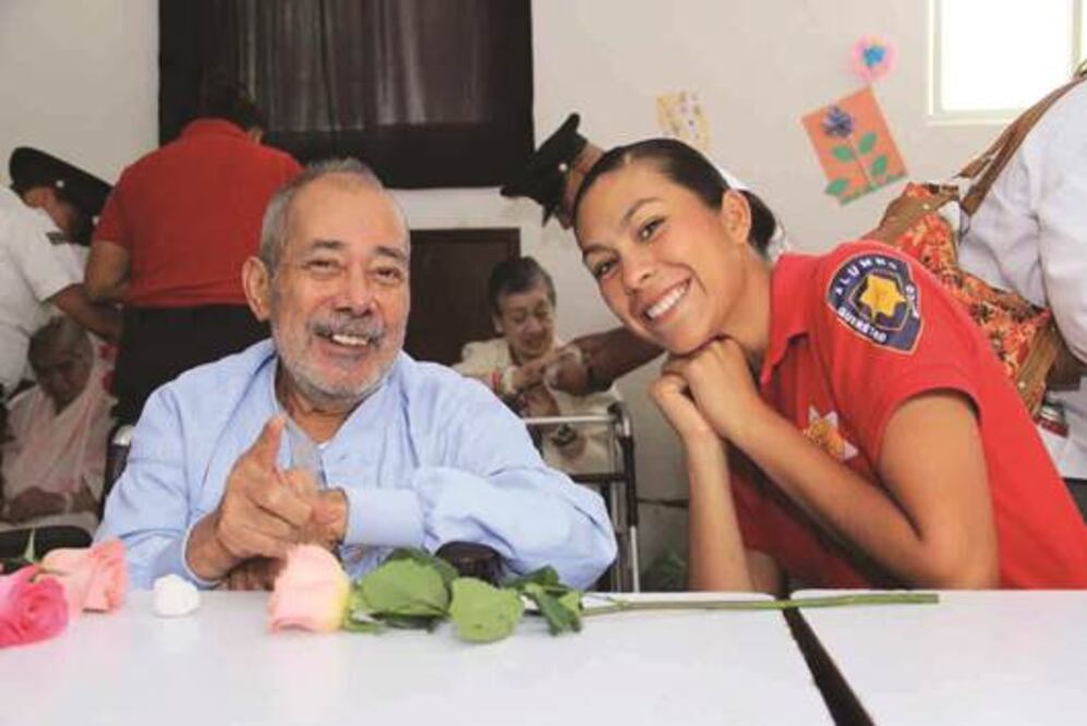 Festejan a abuelitos