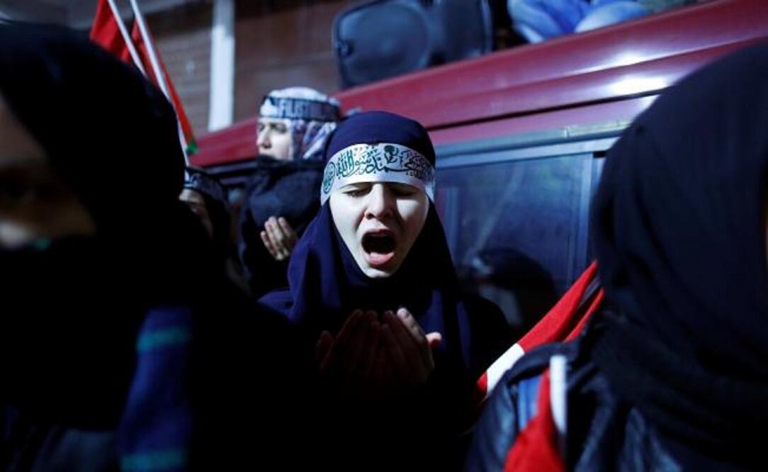 Habitantes de la zona rezan durante una protesta en contra de la decisión de Donald Trump. (FOTO: Reuters)