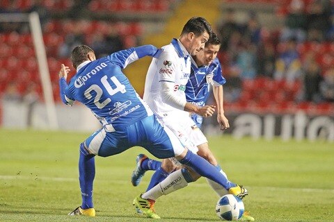 Necaxa y Gallos en duelo por la cima
