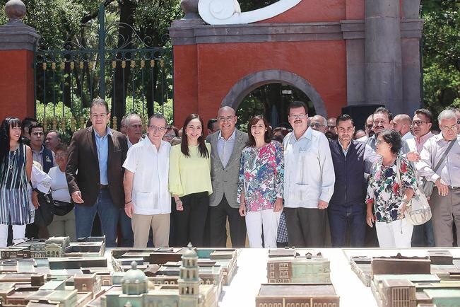 Devela MAV obra de bronce de monumentos históricos
