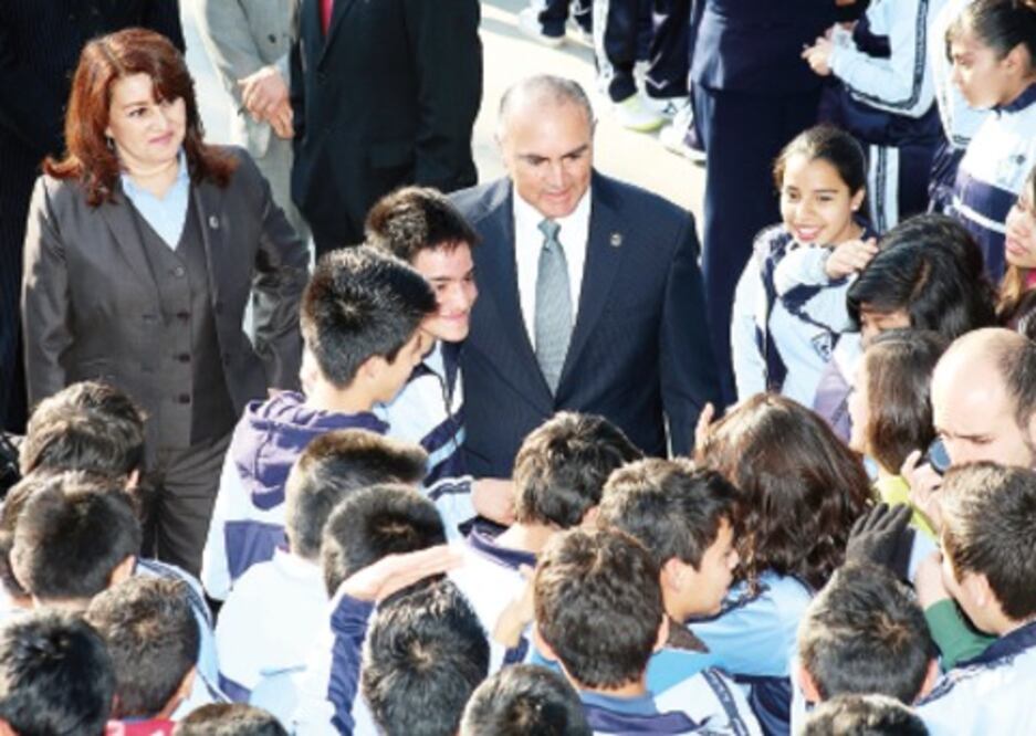 Educación debe seguir como prioridad: JCR