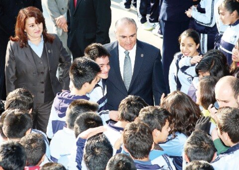 Educación debe seguir como prioridad: JCR