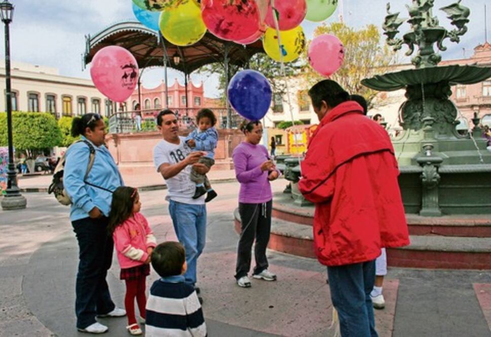 Envían sus ilusiones  a los Reyes en globo 