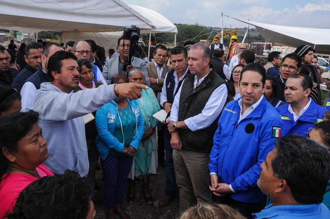 El Marqués urge a edil a pavimentar calles