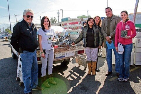 Regresan en caravana 700 queretanos