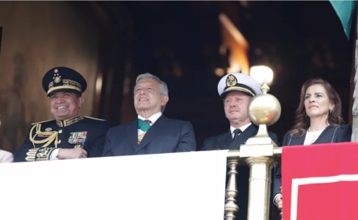 General Luis Cresencio Sandoval, presidente López Obrador, almirante José Rafael Ojeda y Beatriz Gutiérrez Müller. Foto: Iván Stephens / EL UNIVERSAL