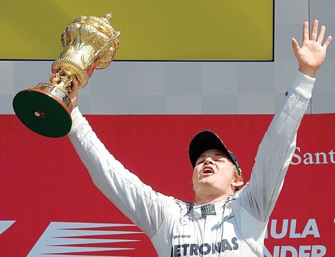 Rosberg aprovecha caos y logra triunfo