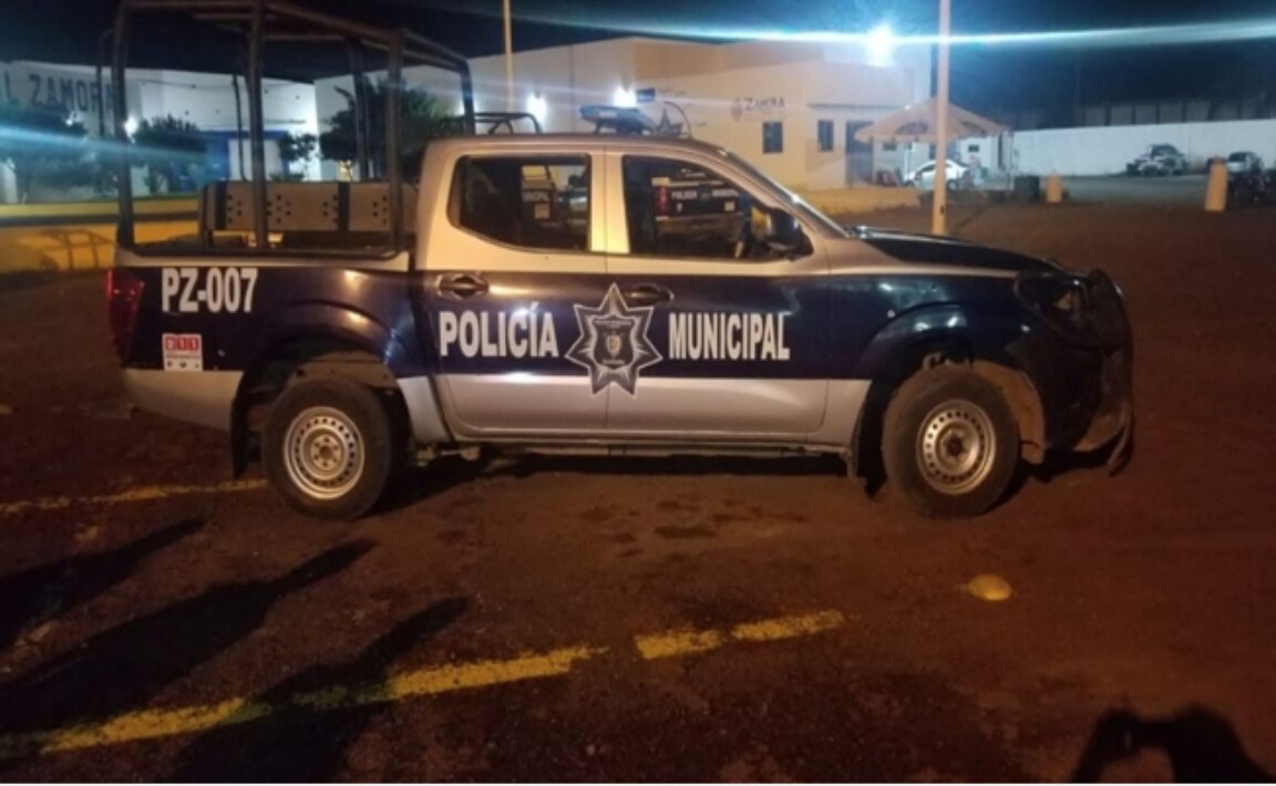 Atacan a policías y asesinan a cuatro personas en Zamora, Michoacán