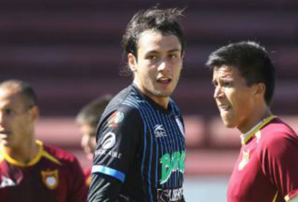 Christian Pérez, se queda en Gallos Blancos