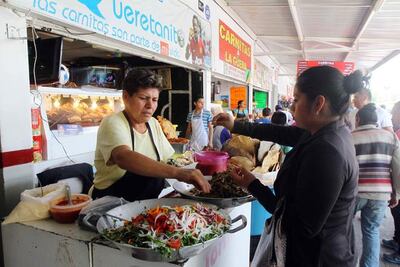 Detienen a hombre por cobrar derecho de piso en mercado