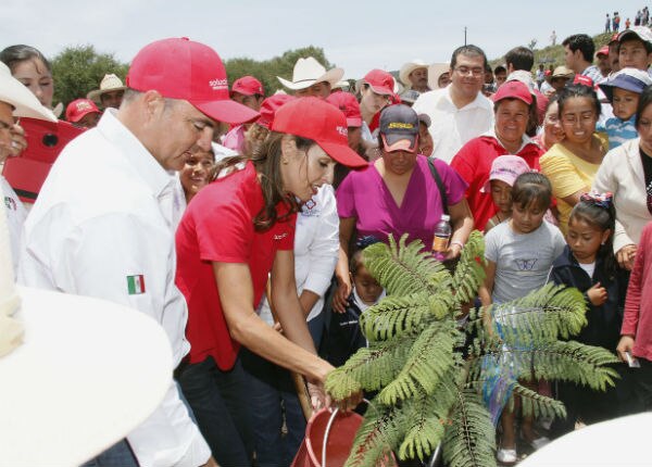 José Calzada inaugura jornadas de reforestación