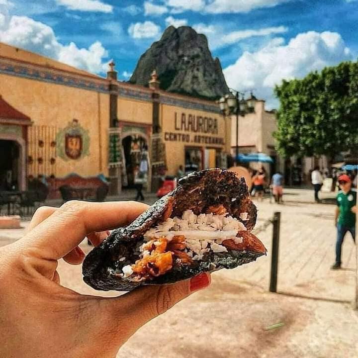 Gorditas de maíz quebrado. Foto: FB, Turismo & Aventuras 'Peña de Bernal'