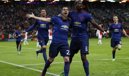Festeja entre luto el Manchester    