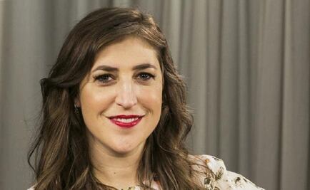 Mayim Bialik está arrepentida por su artículo sobre Weinstein