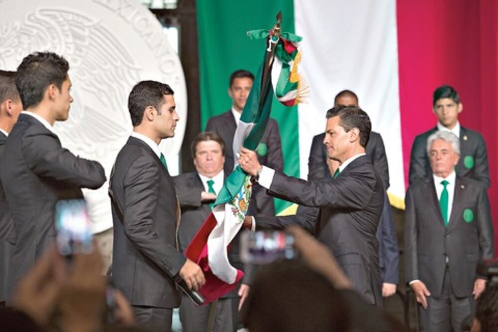 Ten la bandera; trae la copa