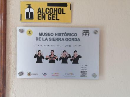 Sitios turísticos de Querétaro ya tienen información en lengua de señas 