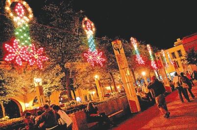 Inician decoración navideña en la capital 