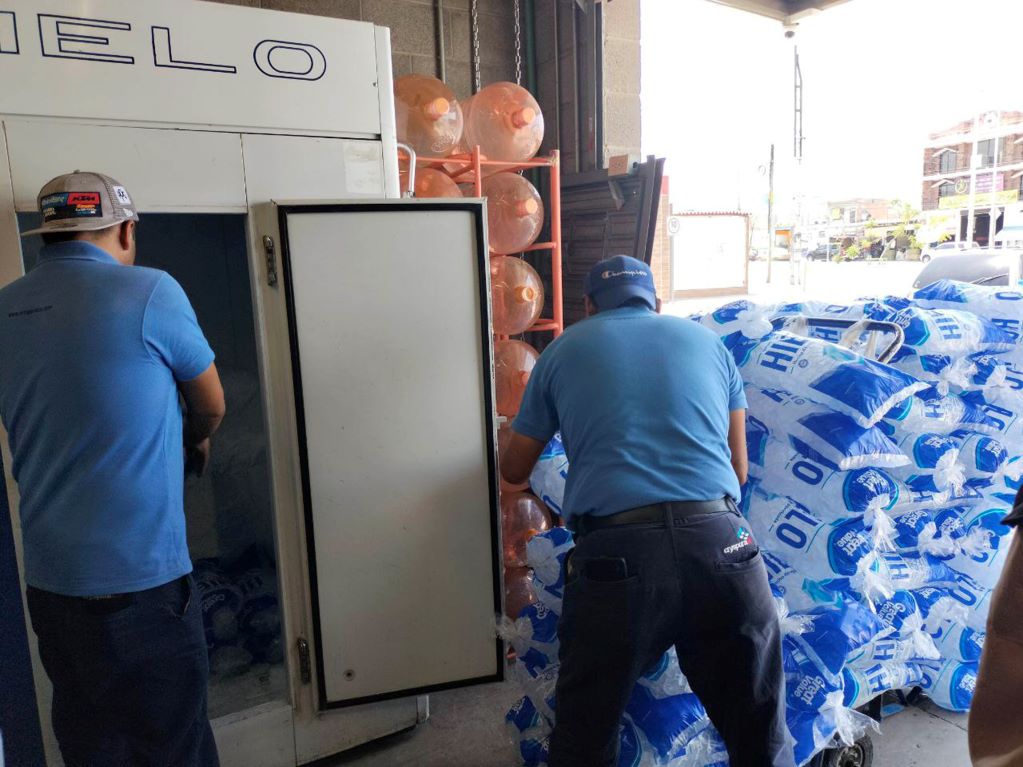 En Querétaro, la venta de hielo aumenta 30% por la ola de calor