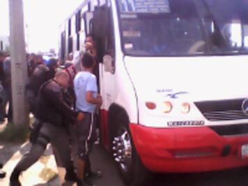 Someten a revisión a hinchas de Gallos