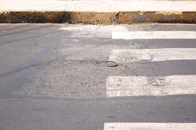 Reparan baches originados por la CEA