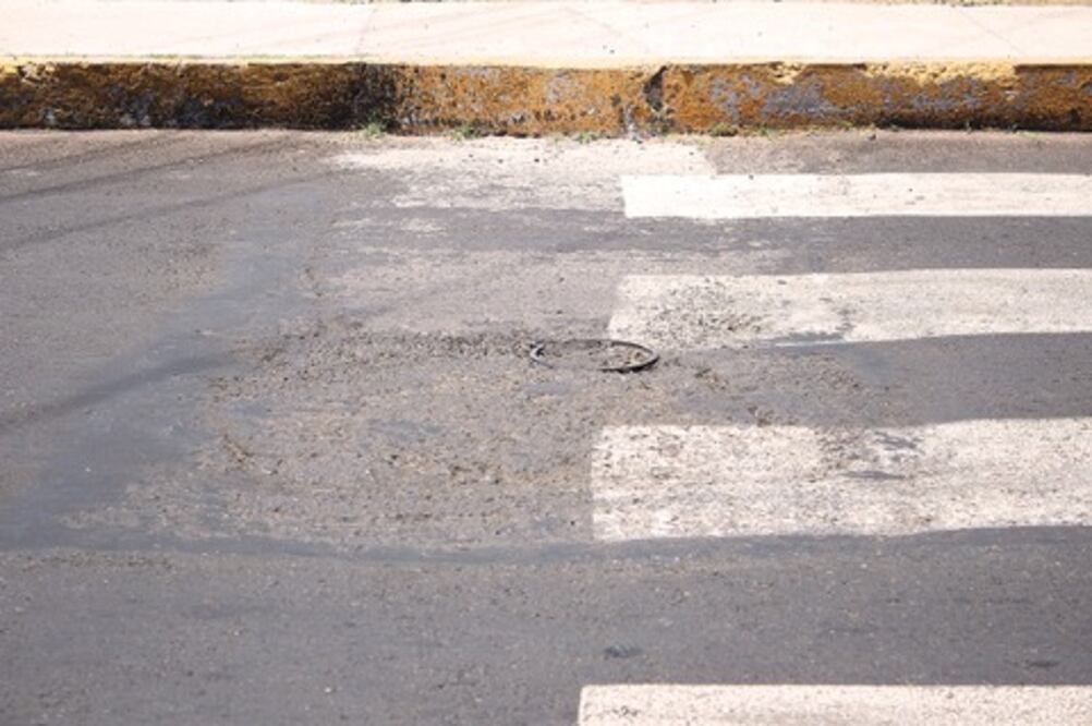 Reparan baches originados por la CEA