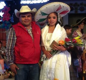 Reboso y sombrero a “La Flor más Bella"