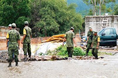 Coordinan ayuda a damnificados