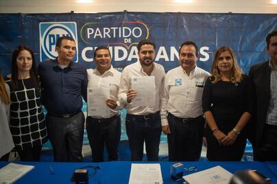 Agustín Dorantes se registra para dirigir al PAN 