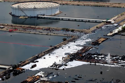 Continúa Pemex los trabajos de enfriamiento en refinería 