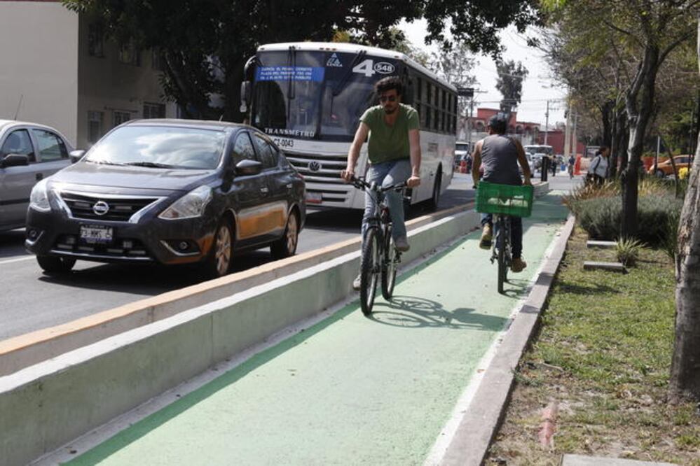 Actualmente, agentes no están facultados para multar a los vehículos que no respetan las ciclovías instaladas en la ciudad (ARCHIVO EL UNIVERSAL)