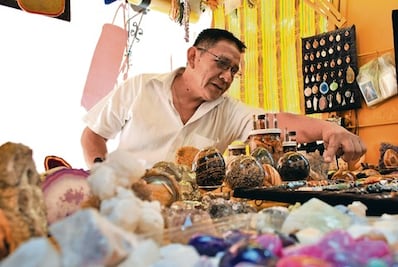 La Trinidad: extraen ópalo por tradición