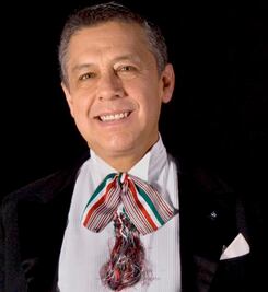 Presentan libro de Sergio Cárdenas