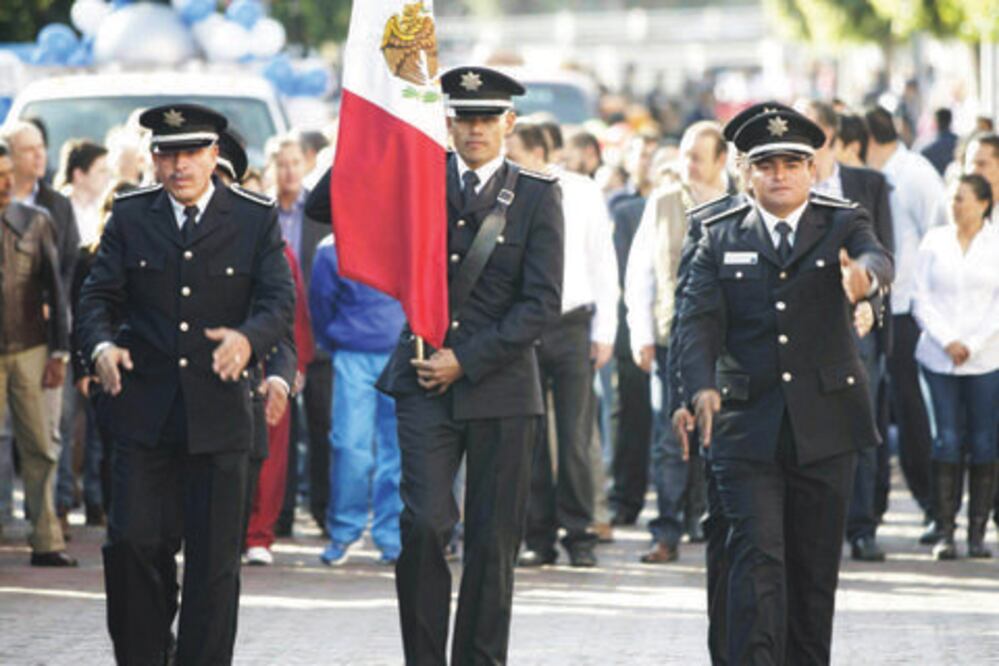 Celebra Corregidora desfile por la Revolución Mexicana