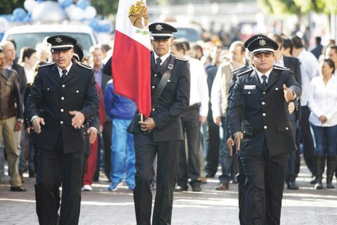Celebra Corregidora desfile por la Revolución Mexicana