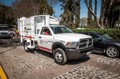 Entregan seis vehículos de limpia en El Marqués