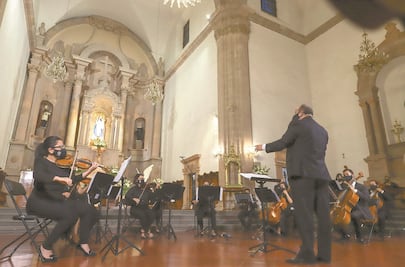 Con éxito debuta la Orquesta de Cámara UAQ