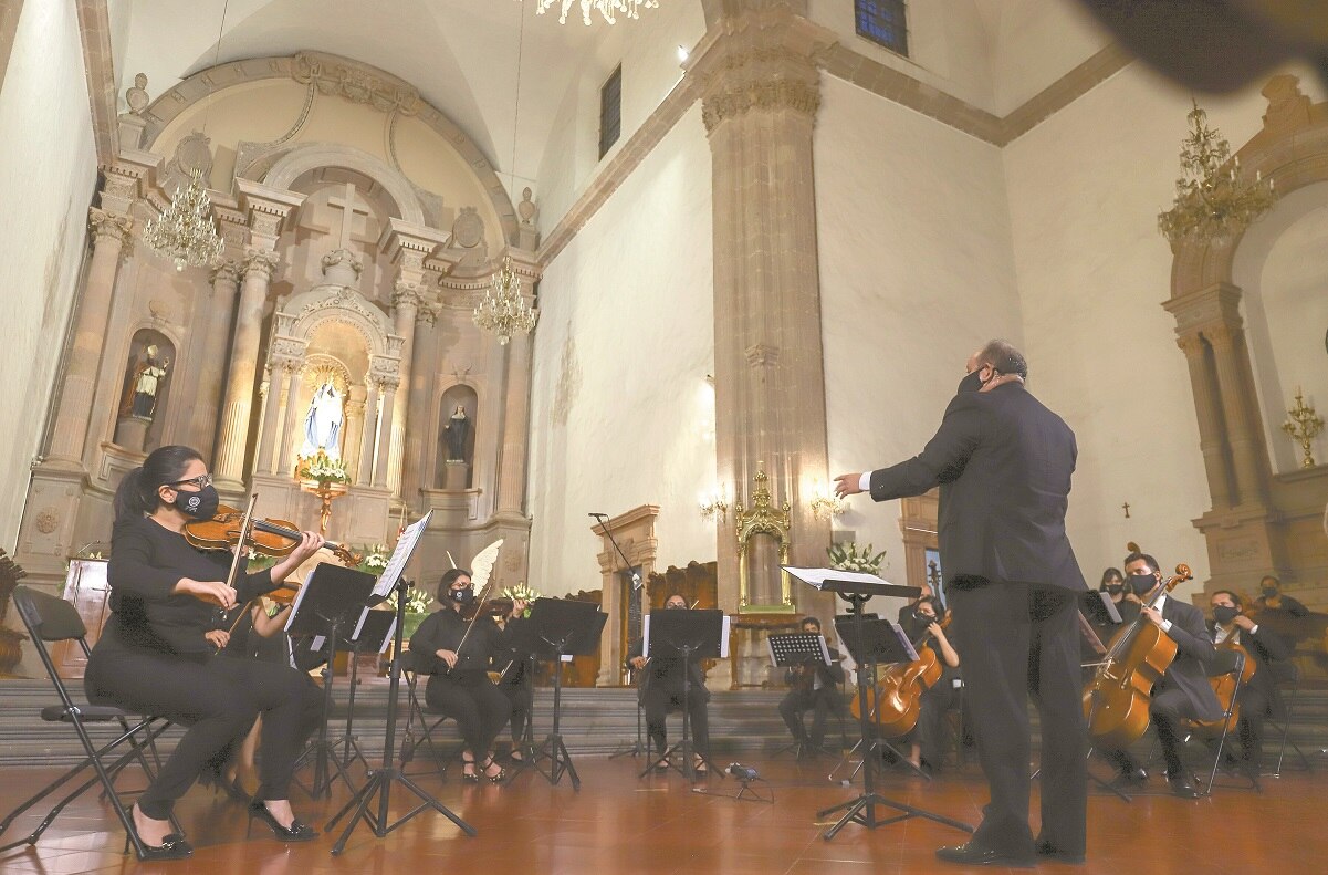 Con éxito debuta la Orquesta de Cámara UAQ
