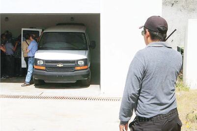 Resguardan camioneta para espiar