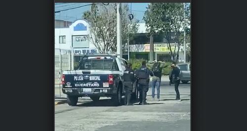 Video. Captan agresión a policías de Querétaro