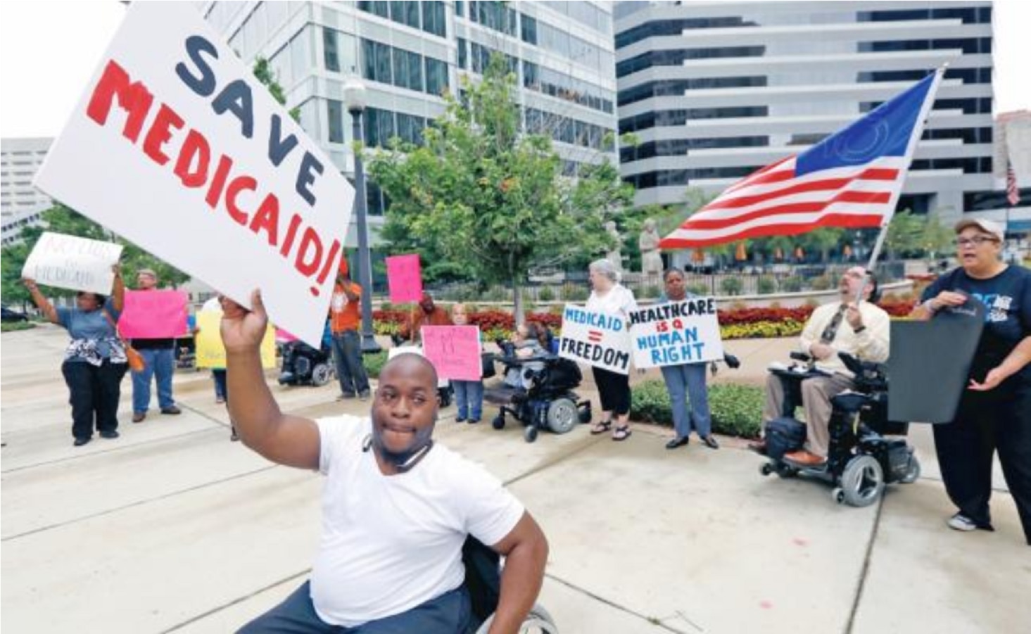 Critica ONG iniciativa para limitar "green card"