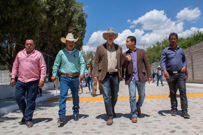 Urbanizan calles de El Marqués