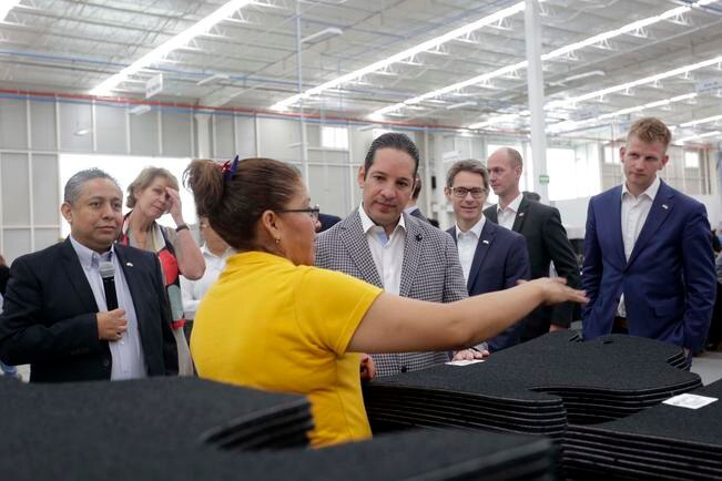 Inauguran empresa automotriz en El Marqués