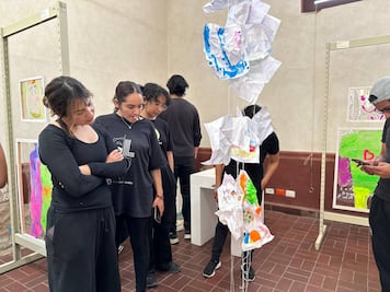 Lánzate a conocer la exposición “Constructores de chacharitas”, arte hecho por infancias del tianguis